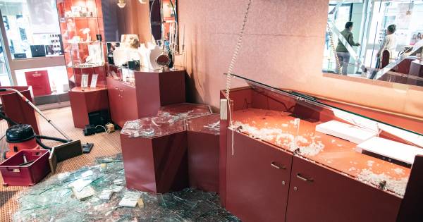 Man opgepakt met sieraden die bij 24ste inbraak bij Nijmeegse juwelier zijn buitgemaakt .