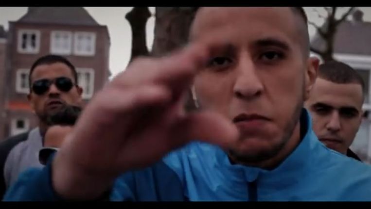 Beeld uit de videoclip bij het nummer #Eenmans van Ismo. Beeld YouTube