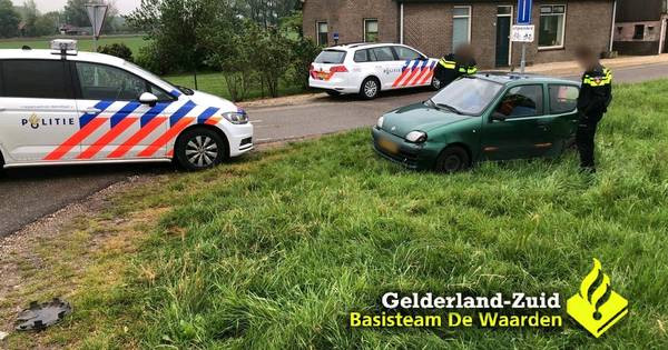 Politie drukt zwaarbeladen Fiat met gestolen spullen van de weg na achtervolging vanuit Velddriel - 