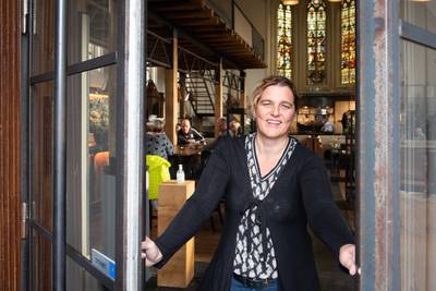 Dieuwke is klaar met al dat geschreeuw: ‘Natuurlijk moeten deuren horeca dicht!’
