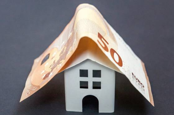 Loont het de moeite om aankoop van vastgoed nog langer uit te stellen? Financieel expert bespreekt de rentes